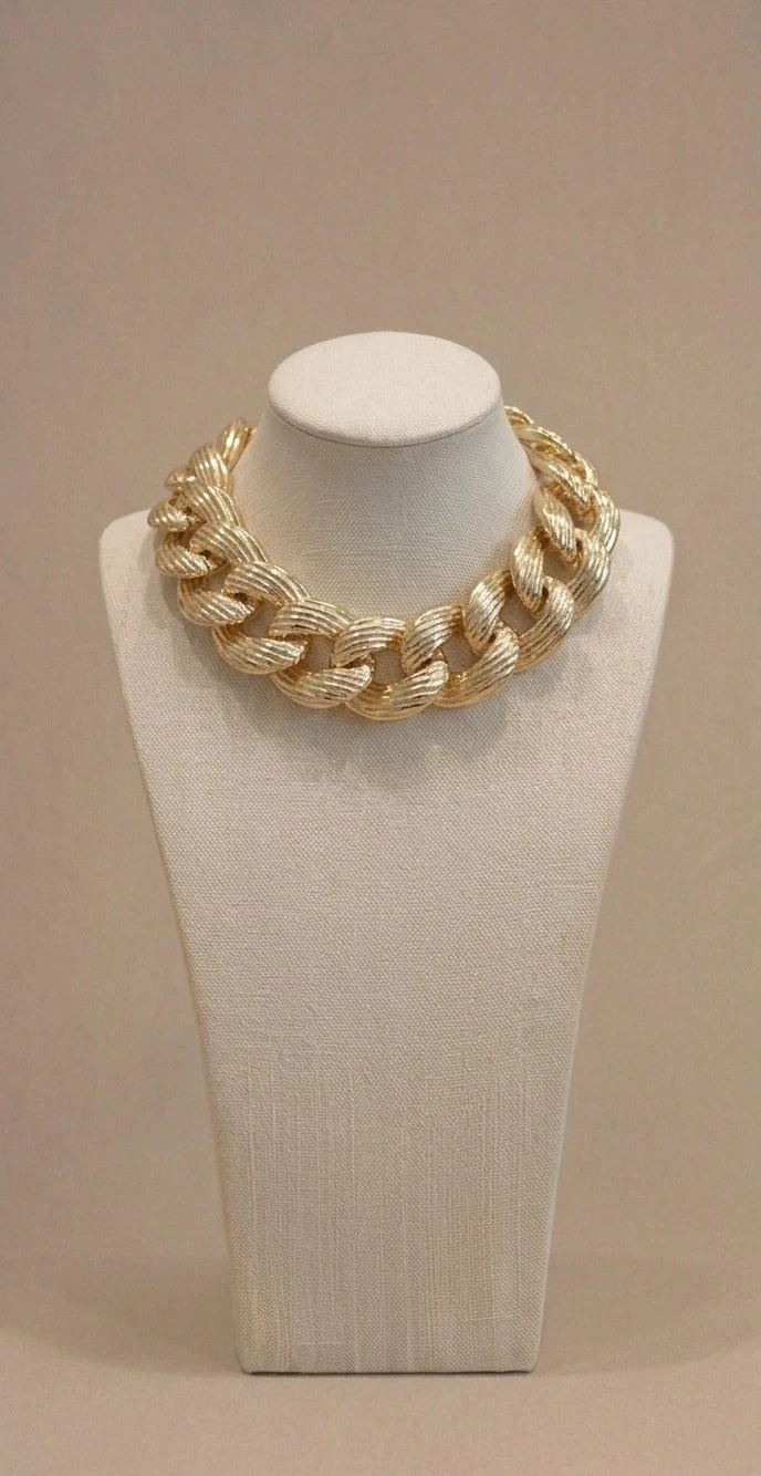 Collier ras du cou,en métal léger couleur doré